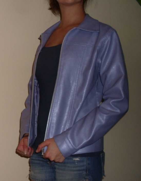 lila kunstlederjacke