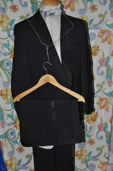 SMOKING Anzug Einreiher Schalkragen/Seidenspiegel Hose/Seidengalon Gr. 28    Gvl