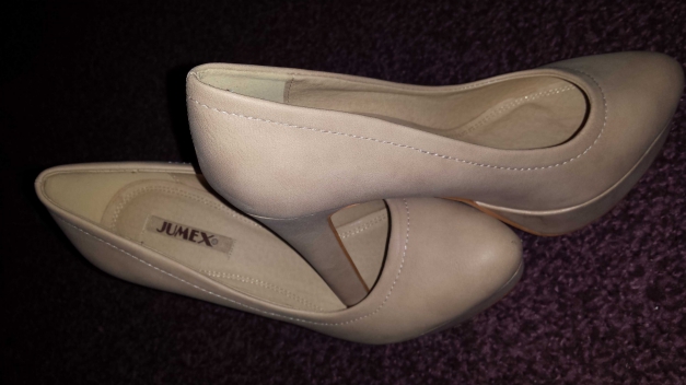 Neue Plateau Pumps Größe 35 beige