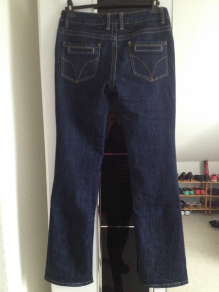 Dunkle Blaue Jeans Gr. 38
