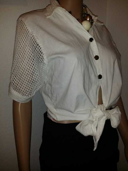 Schöne kurze Bluse zum binden und Netz Armeln / C&A