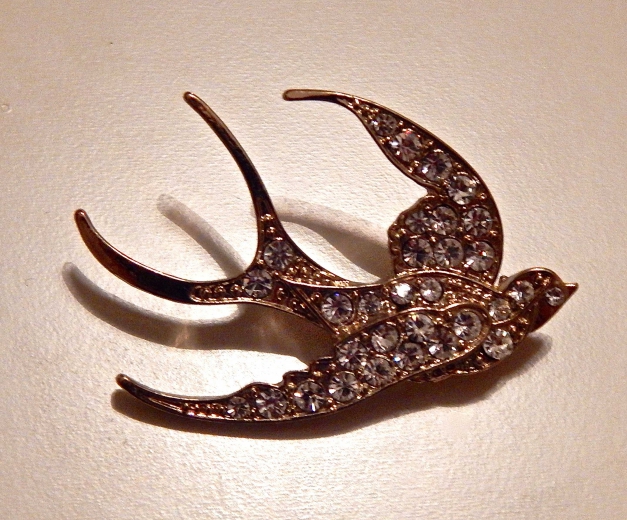 süße Brosche mit Schwalbe :)