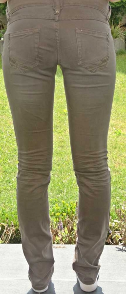 Röhrenhose in Taupe
