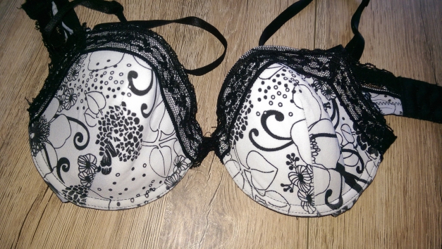 UNGETRAGEN sexy Pushup BH - Ornamente