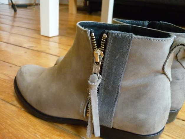 Graue stylische Stiefelette von SHOEBIZ