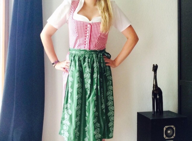 Dirndl traditionell 