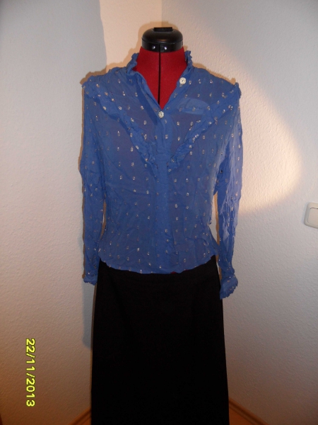 styliche Bluse in leicht durchsichtigen blauen Stoff mit goldenen Fäden Größe ca. M