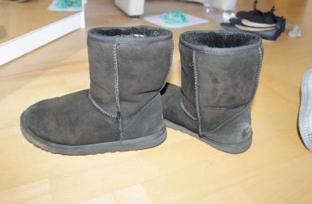Classic short UGGs, schwarz, Größe 39