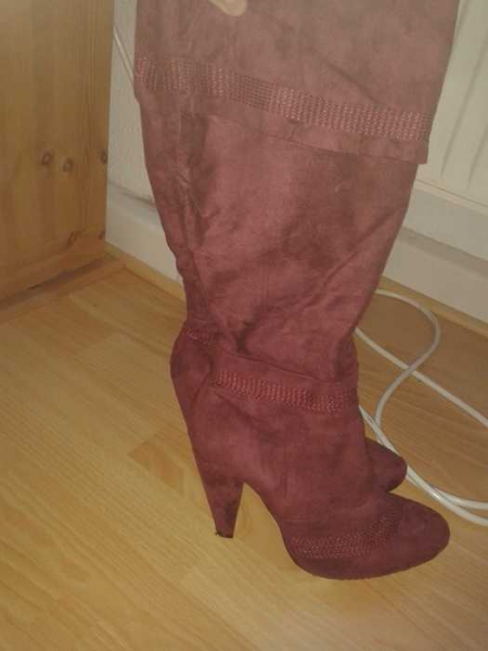 weinrote Winterstiefel