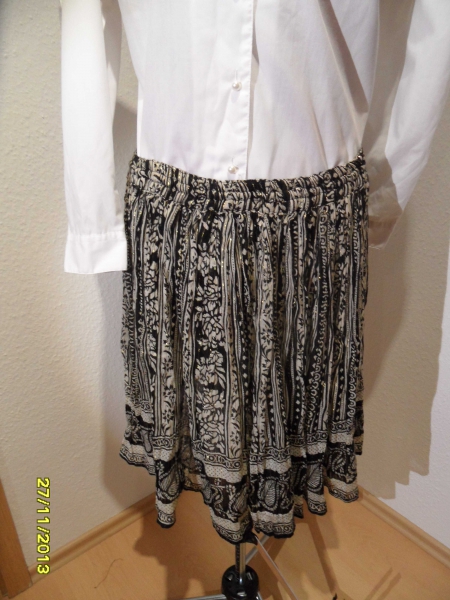 süßer Faltenrock, Hippirock, Frühling mit Goldfäden Gr. L schwarze/beige/ Boho 
