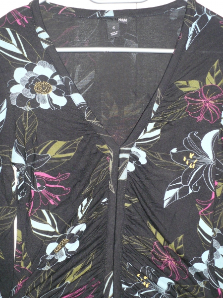 H&M Shirt schwarz mit Blumendruck Größe S