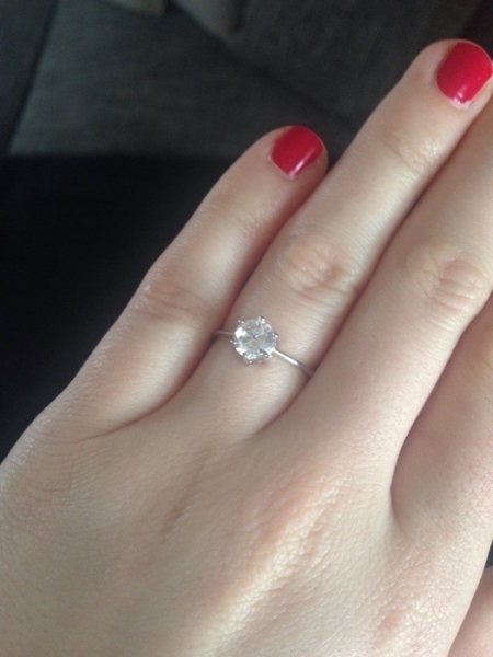 Schmaler Ring mit Stein rund