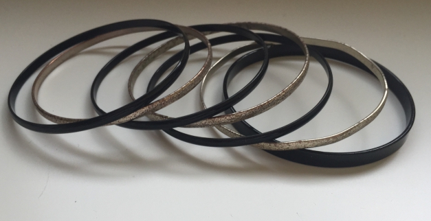 Armreifen-Set schwarz-silber