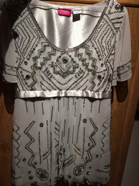 Schickes Kleid ausgehen Party