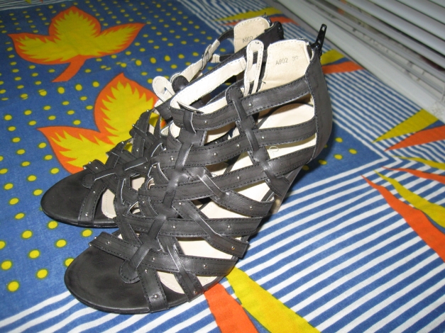 *** NEU ~ High Heels ~ Kleine Nieten ***