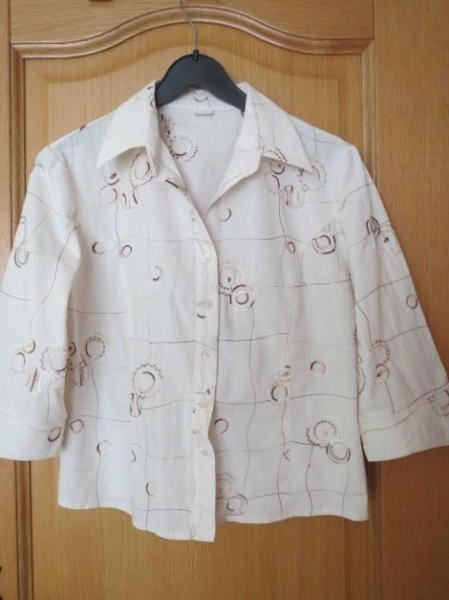 Bluse, Gr.42/M, 3/4 Arm, bestickt, beige