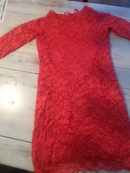 Spitzen Kleid in koralle 
