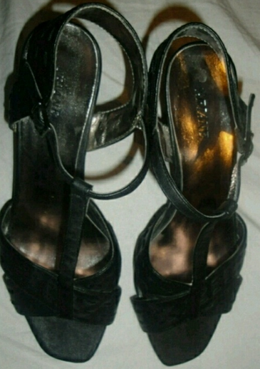 Schöne bequeme hohe Schuhe, Sandalen