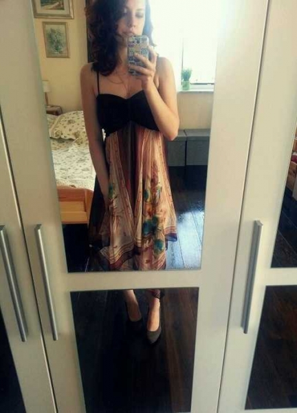 NEU- wunderschönes leichtes Kleid mit Blumenmuster 36 und 38