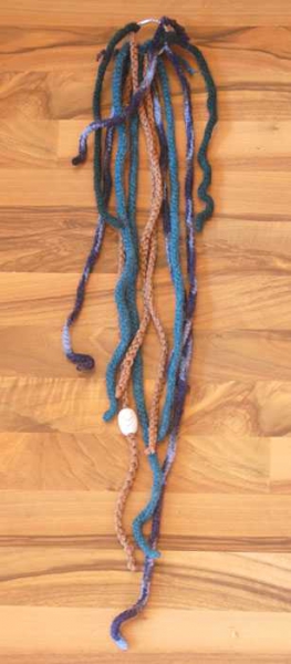 Filz-Dreads-Haargummi blau mit dicker Holzperle