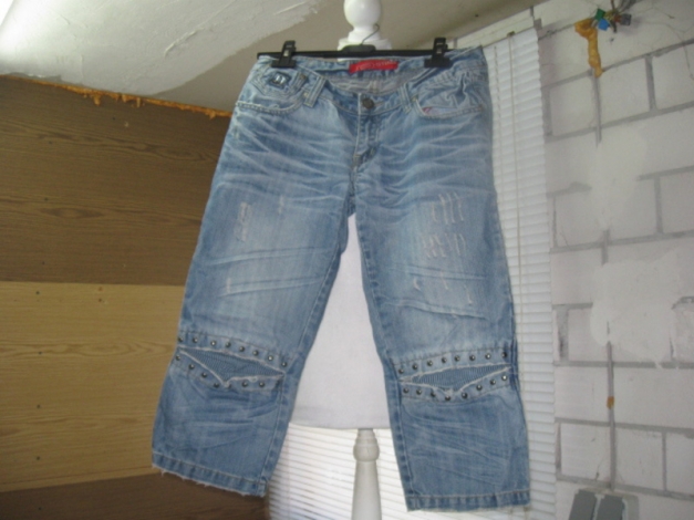 *** Genial ~ Jeans ~ Bermuda ~ Nieten *** 