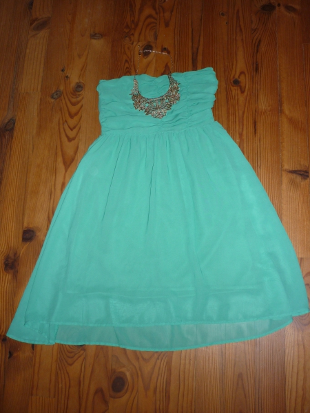 Shönes Bandeaukleid, Abendkleid