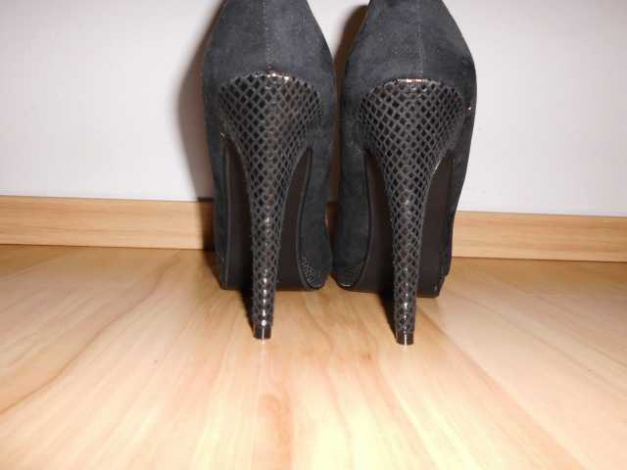 Ungetragene, schwarze High Heels