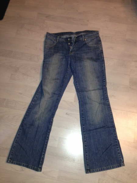 Damenhose von Maingott mit Knöpfen