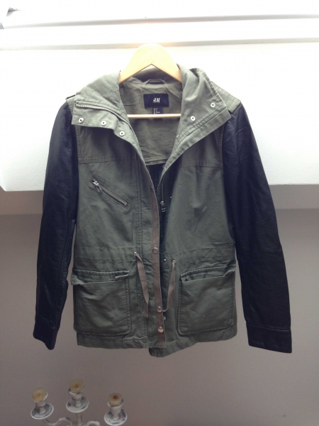 Herbstjacke mit Leder Ärmel von H&M