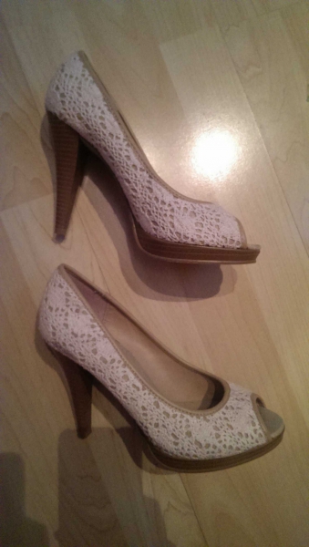 Pumps mit weißer Spitze, Gr. 36