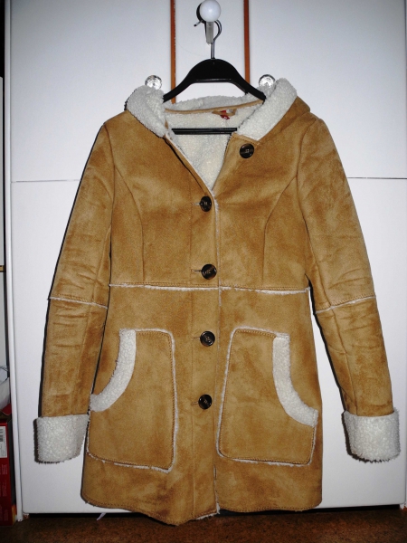 camelfarbener teddyfellmantel von h&m