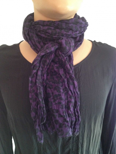 schöner Schal in Leooptik