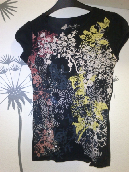 T-Shirt bunt mit Nieten