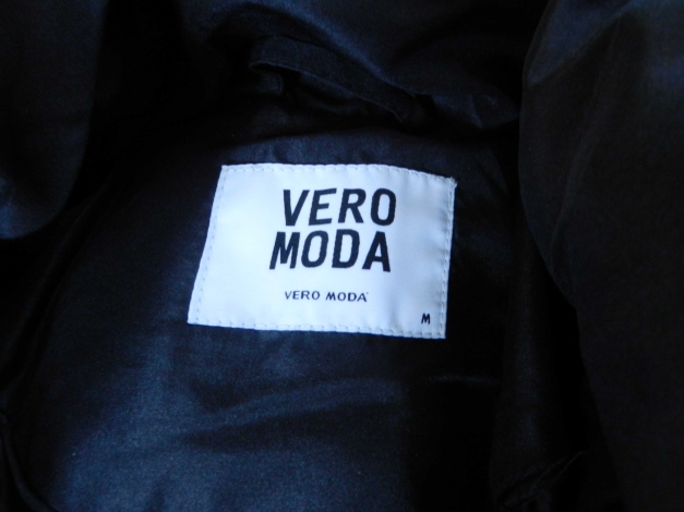 kaum getragene schwarze VERO MODA Winterjacke