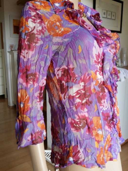 Süsse leichte Bluse mit Volants aus Crickle Stoff / Authentick Clothing COMPANY 