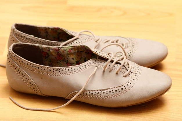 Zara Schnürschuhe grau