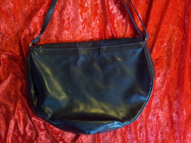 Handtasche/ Umhängetasche aus DDR Zeiten, selten in schwarz Vintage