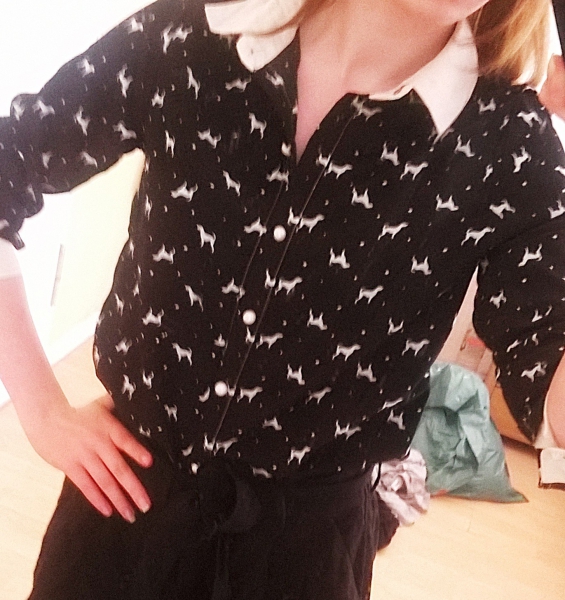 Bluse mit Hundemuster