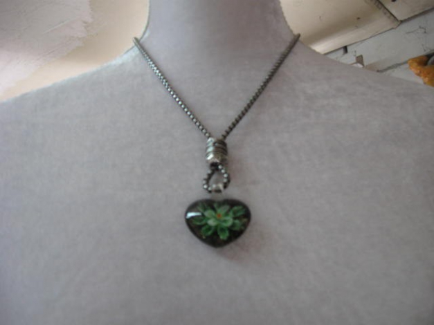 *** Neue Kette mit Glasanhänger ***