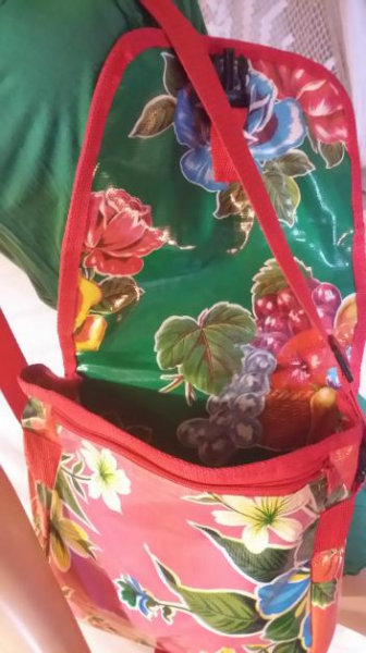 Kunterbunte ,schrille, flippige Wachstuch- Umhänge-Tasche 