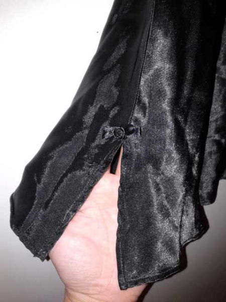 Schwarzes Seiden Neglischee