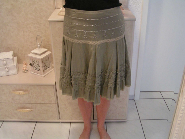 Süsser Pailetten Spitzenrock Rock mit Spitze Khaki Gr. 40 Neu