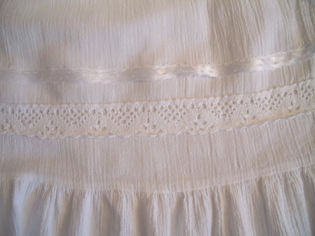 VINTAGE// Traumhafter gecrinkelter, weiter Midirock in weiß (high-waist) Gr. 34/36