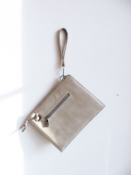 Hochwertige hellgraue Kunstleder-Clutch minimalistisch mit Leopardeninnenfutter NEU