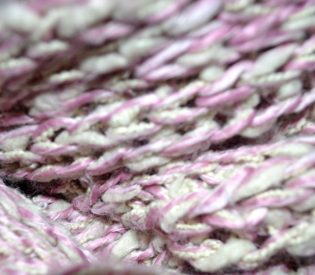 Kuscheliger Rundschal Rosa-Weiss