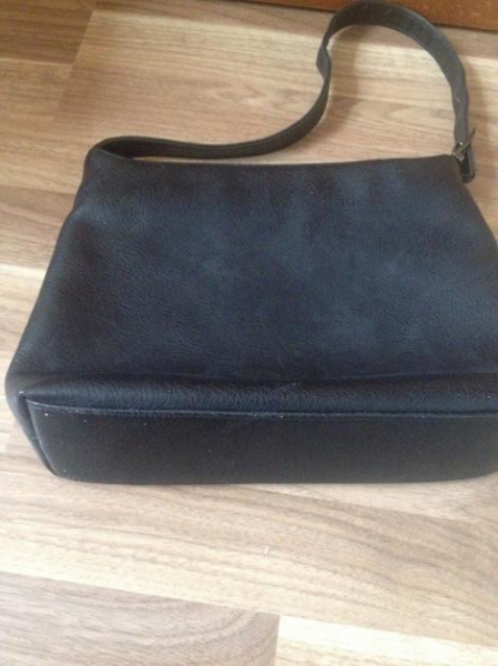 schwarze Handtasche