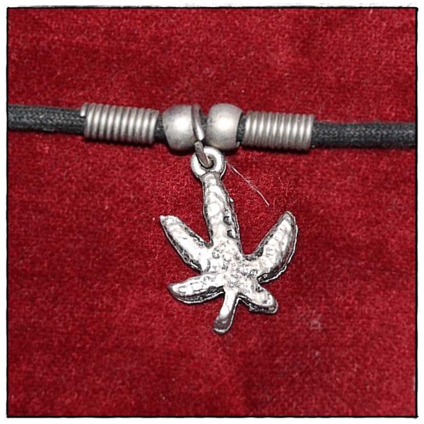 Kette mit Hanfblatt