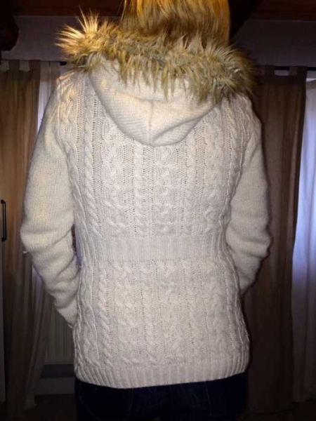 H&M Strickjacke Cardigan Kapuze Grobstrick Zopfmuster Gr S beige creme woll-weiß