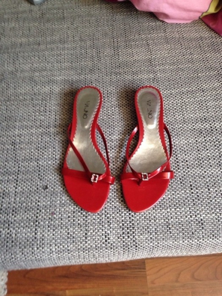 Süße Schuhe rot lack :) 
