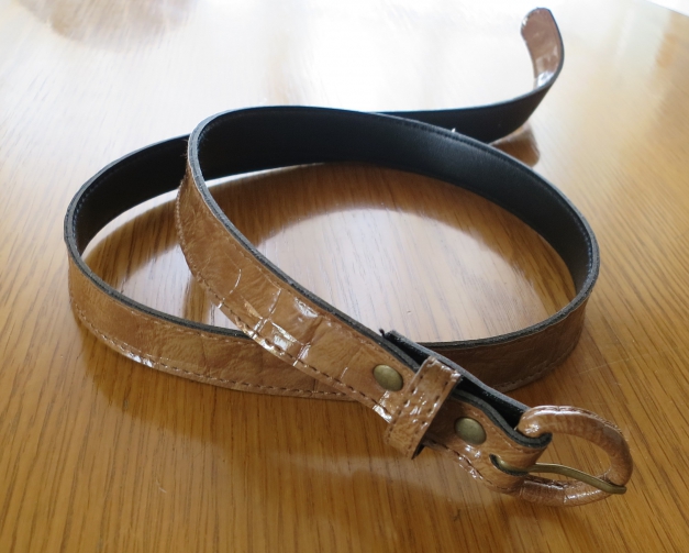 Brauner Lack-Gürtel retro